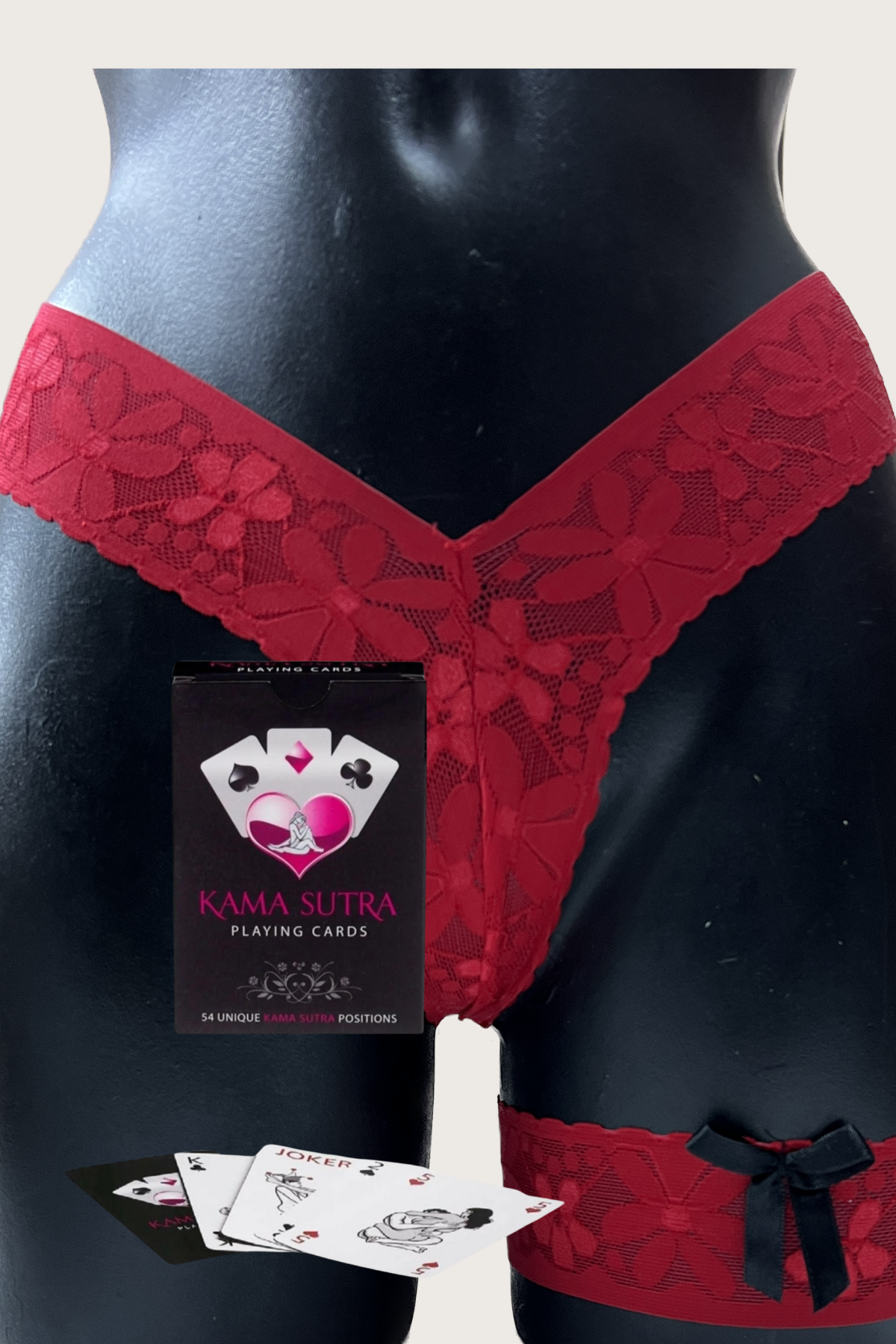 Sexi Görselli Oyun Kartı Kama Sutra Kırmızı Dantelli Bacak Bantı ve Külot üçlü Setmodel BK1019
